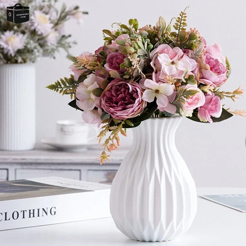 Vaso Floral Branco: Elegância Moderna em Plástico