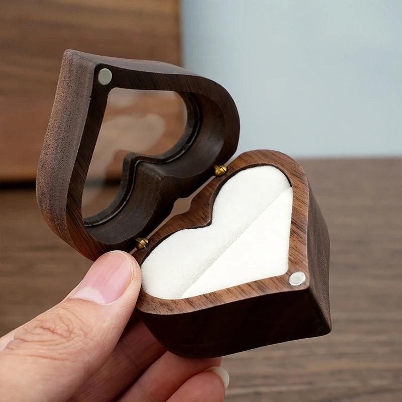 Caixa de Anel de Madeira em Forma de Coração - Perfeito para Organizar e Exibir Seus Anéis de Casamento com Amor e Estilo